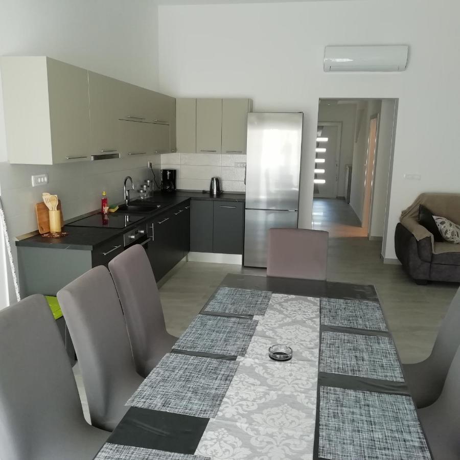 Apartmentt Vinko Bilota Seget Vranjica Ngoại thất bức ảnh